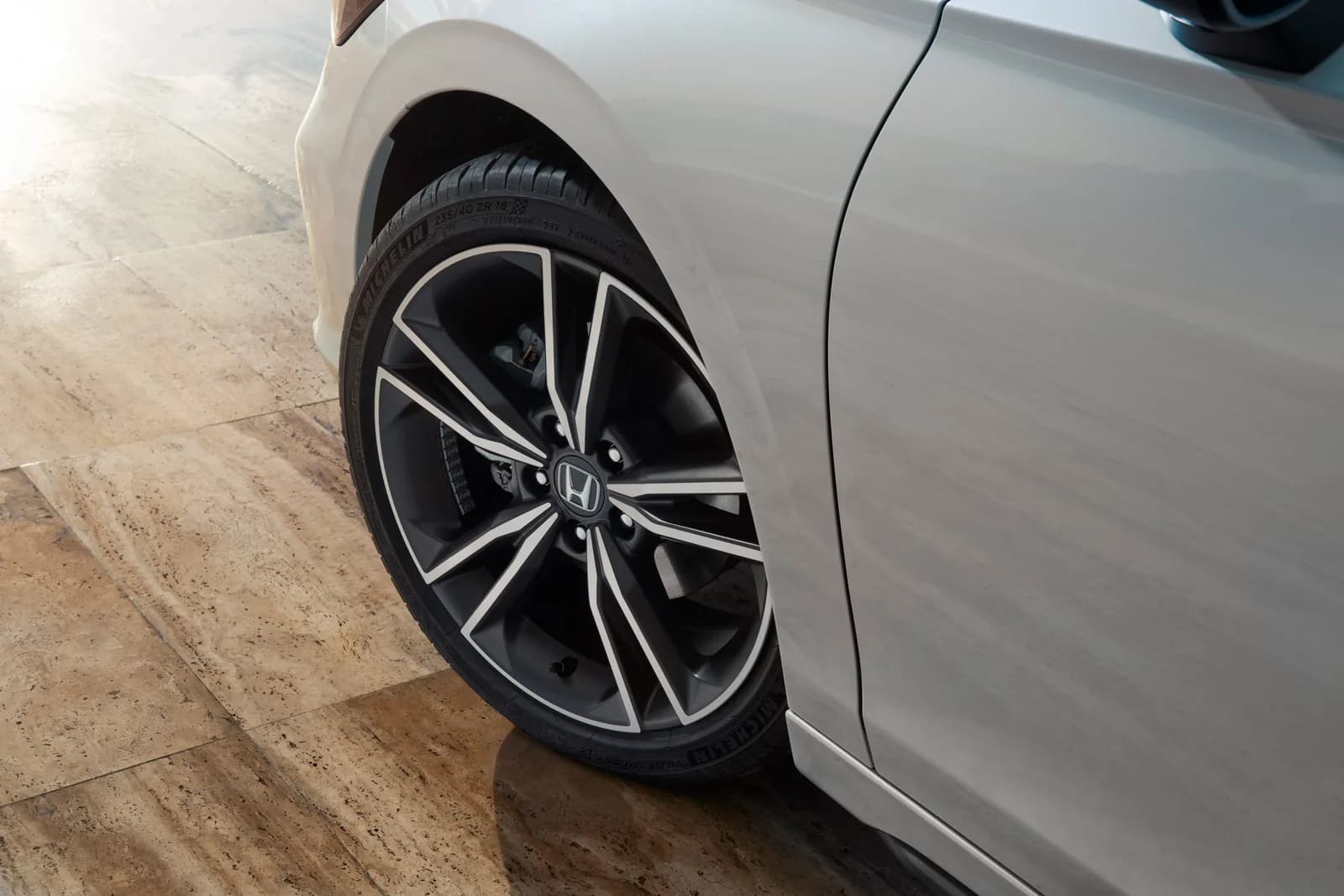 Honda Civic — detaliu al jantei din aliaj de 17 inch