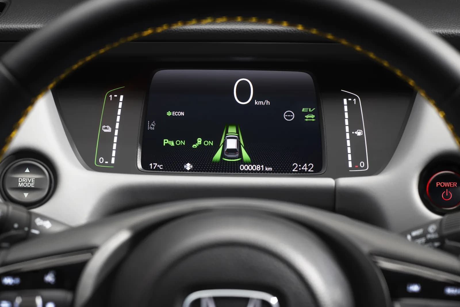 Honda Jazz — afișajul digital al șoferului, cu indicatorul de flux al sistemului hibrid