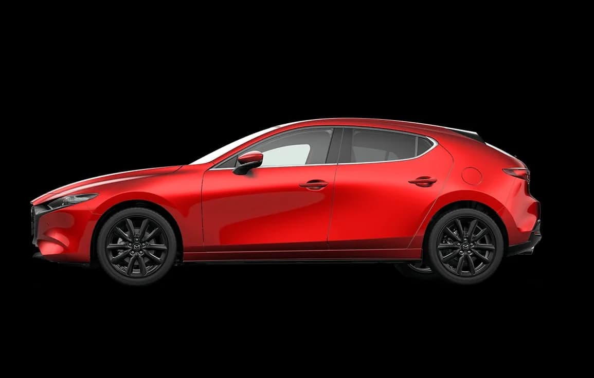 Mazda3 — hatchback roșu din profil, pe fundal negru